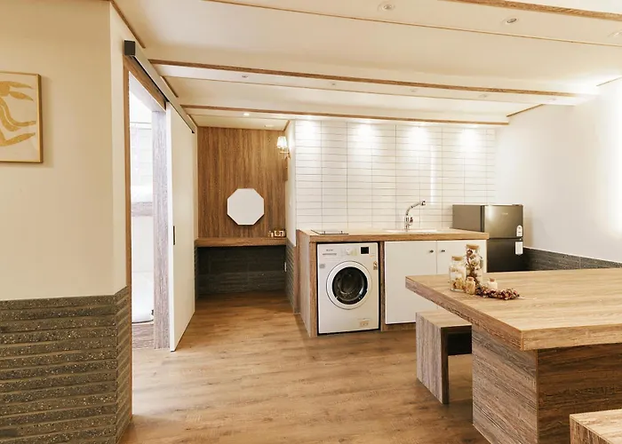 Hongdae 3bedroom&2baths Free Wifi&free Parking * Seoel
